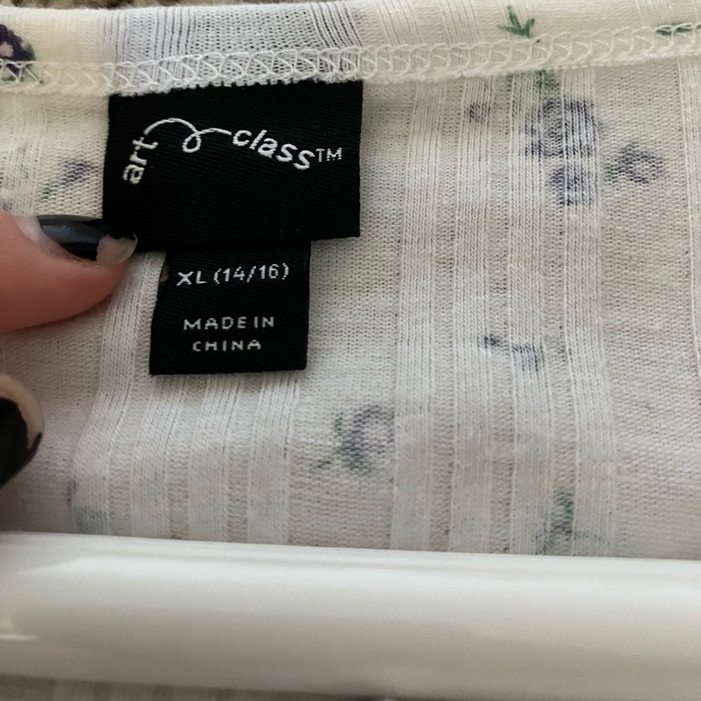 Floral White Top - Picture 3 of 3
